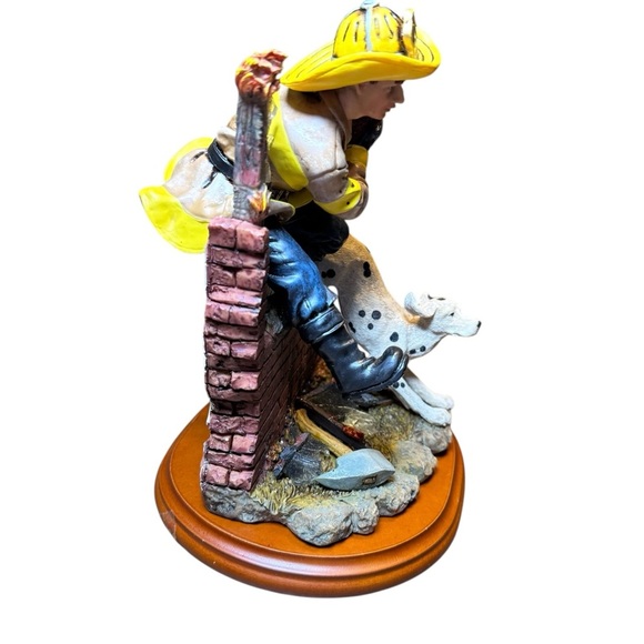 🔥✨VANMARK 1998 “Breaking Through” Firefighter Sculpture Red Hats✨🔥 - Picture 4 of 6